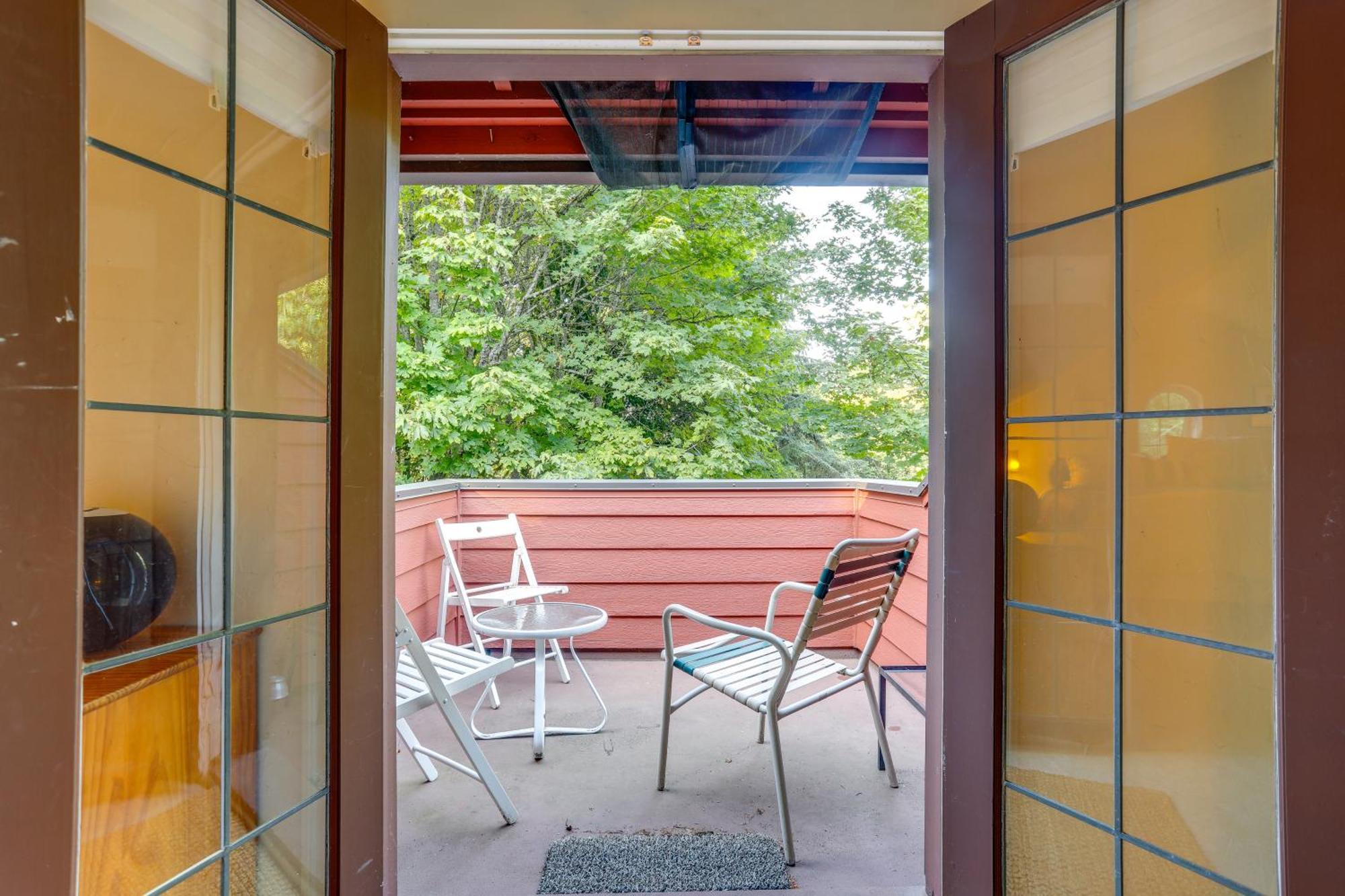 With Balcony 1 Mi To Park And Water! * Seattle