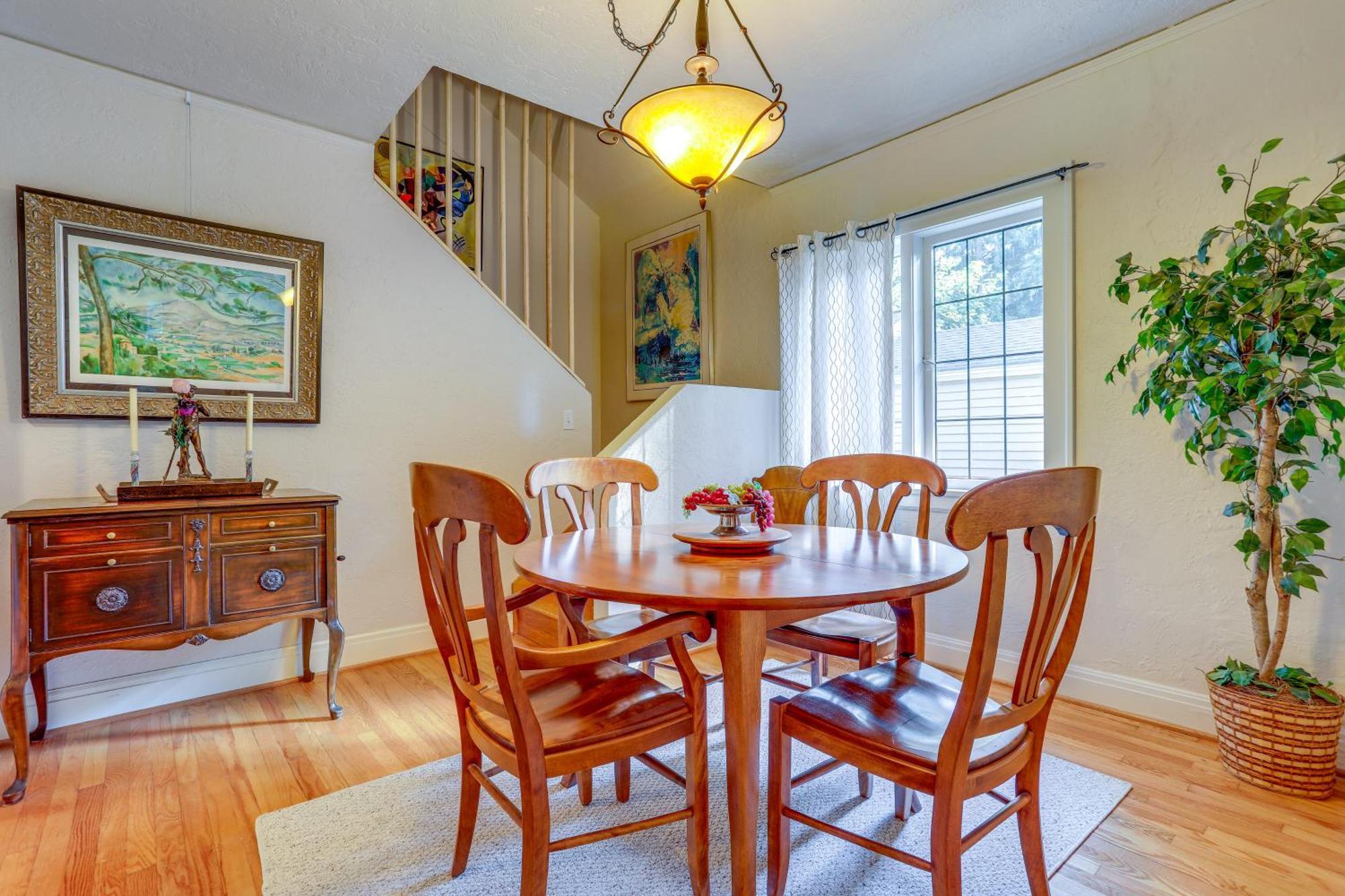 With Balcony 1 Mi To Park And Water! Holiday home Seattle